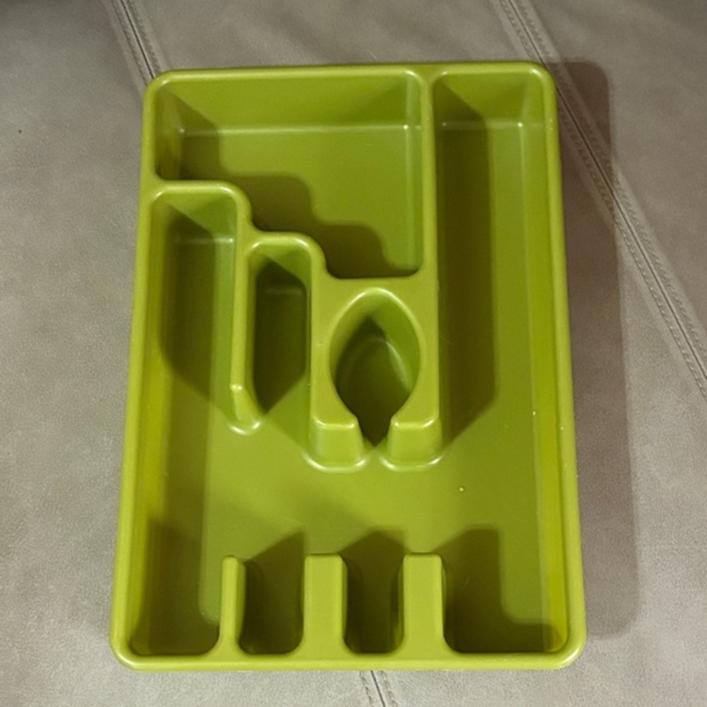 Vintage Rubbermaid Silverware Organizer – Avocado Green 🍽️ Add a splash of mid-